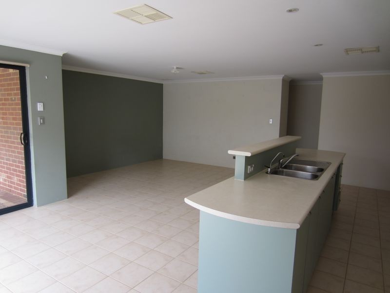 203 Peelwood Parade, Halls Head WA 6210