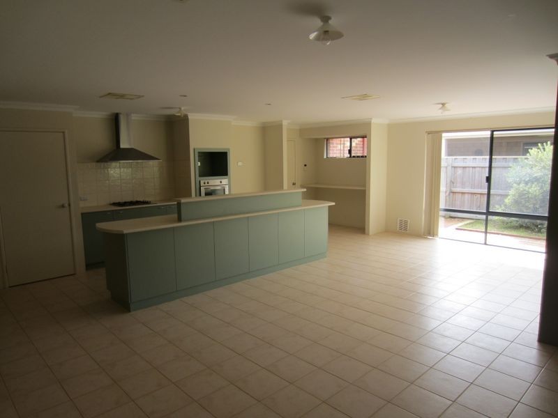 203 Peelwood Parade, Halls Head WA 6210