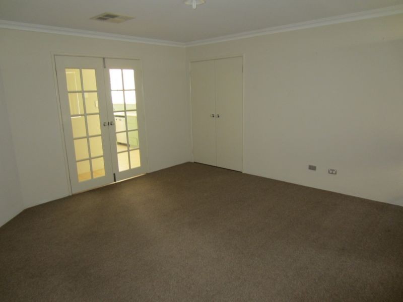 203 Peelwood Parade, Halls Head WA 6210