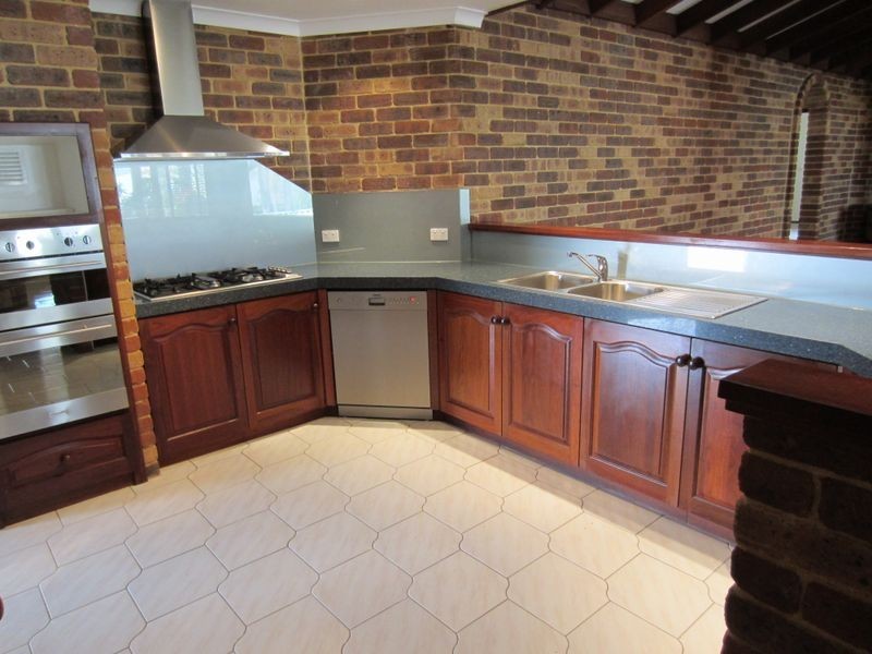 5 Osprey Close, Halls Head WA 6210