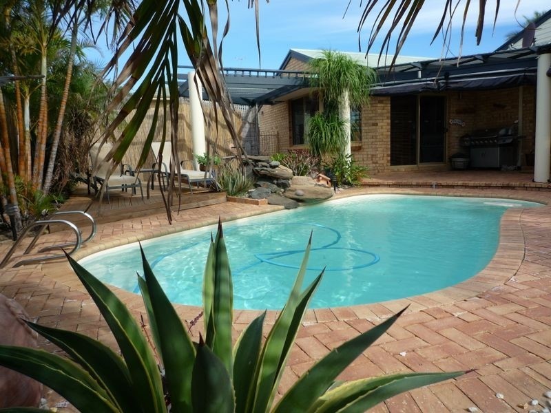 11 Carabeen Place, Halls Head WA 6210