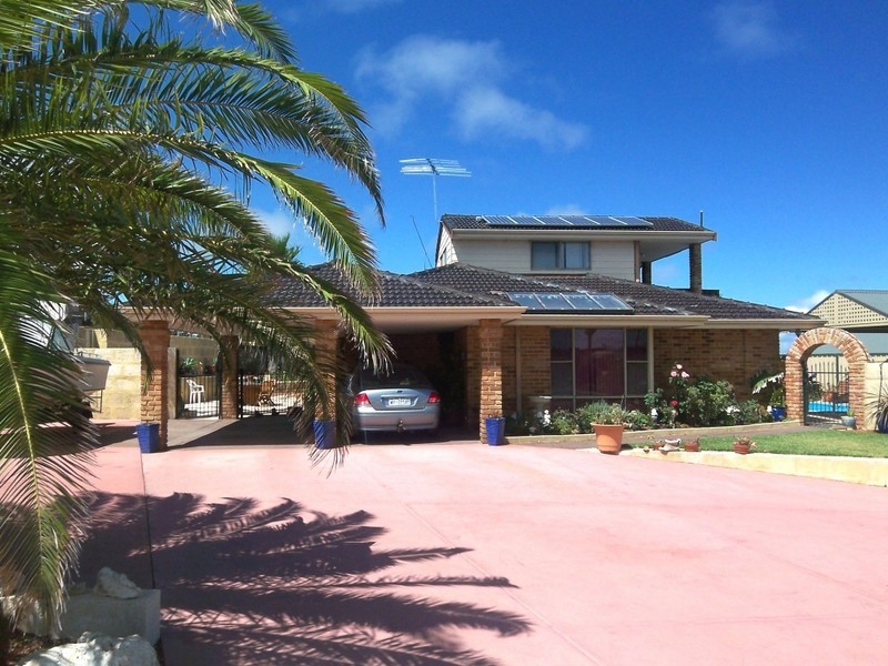 138 Mclarty Road, Halls Head WA 6210