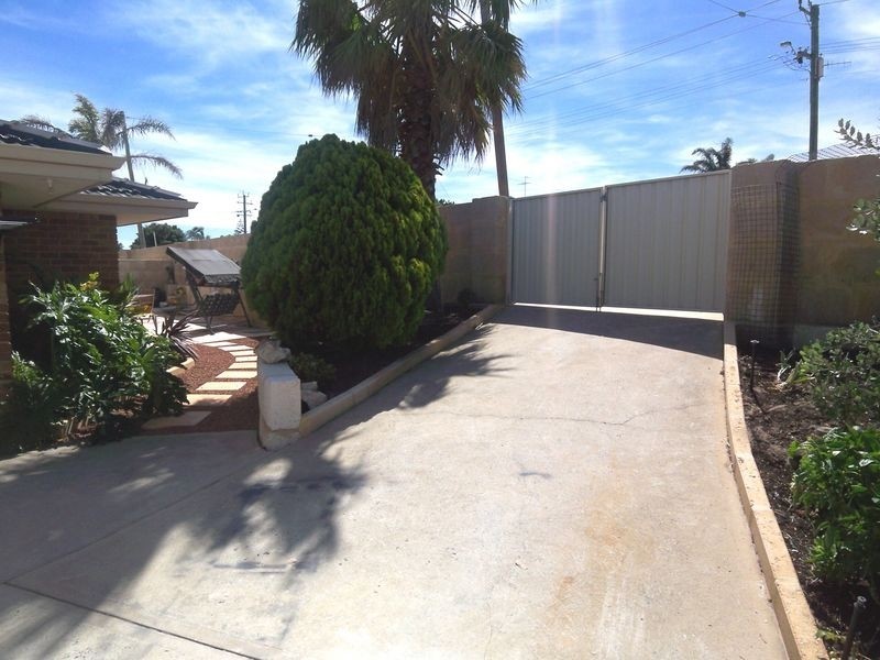 138 Mclarty Road, Halls Head WA 6210