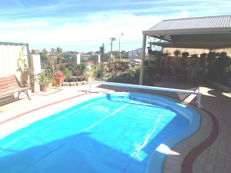 138 Mclarty Road, Halls Head WA 6210