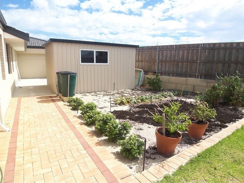 17 Grasshill Grange, Halls Head WA 6210