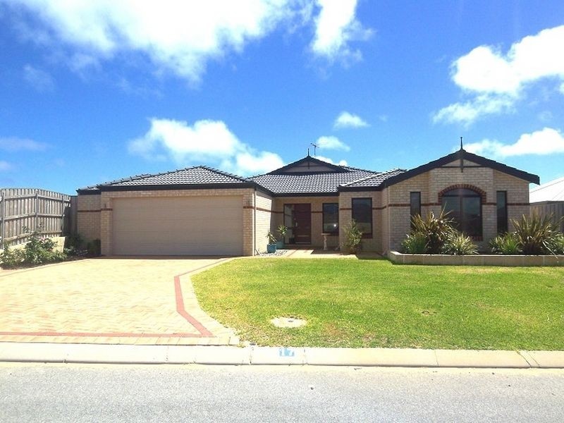 17 Grasshill Grange, Halls Head WA 6210