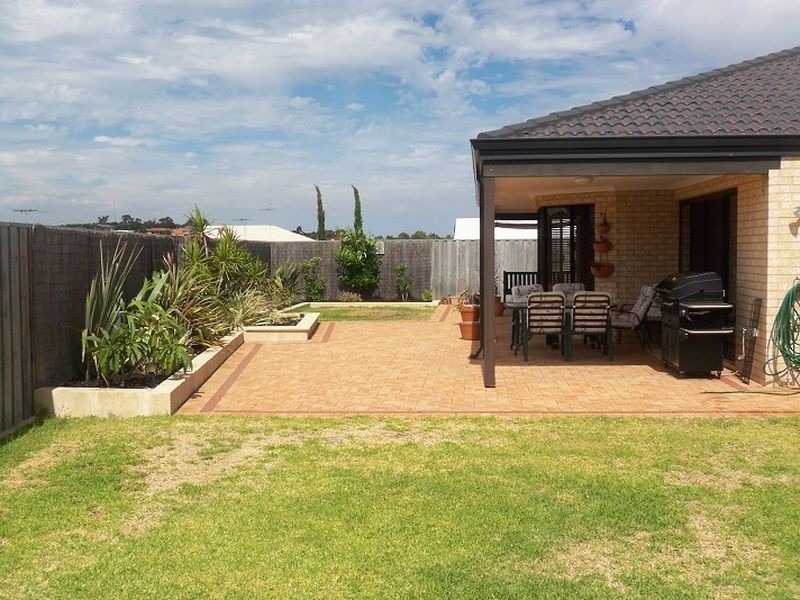 17 Grasshill Grange, Halls Head WA 6210