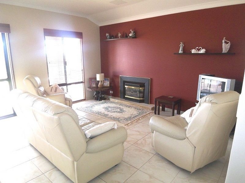 17 Grasshill Grange, Halls Head WA 6210