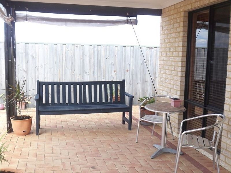 17 Grasshill Grange, Halls Head WA 6210