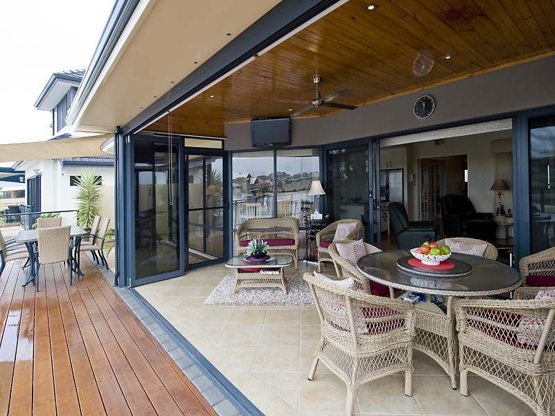 8 Syrenka Turn, Halls Head WA 6210