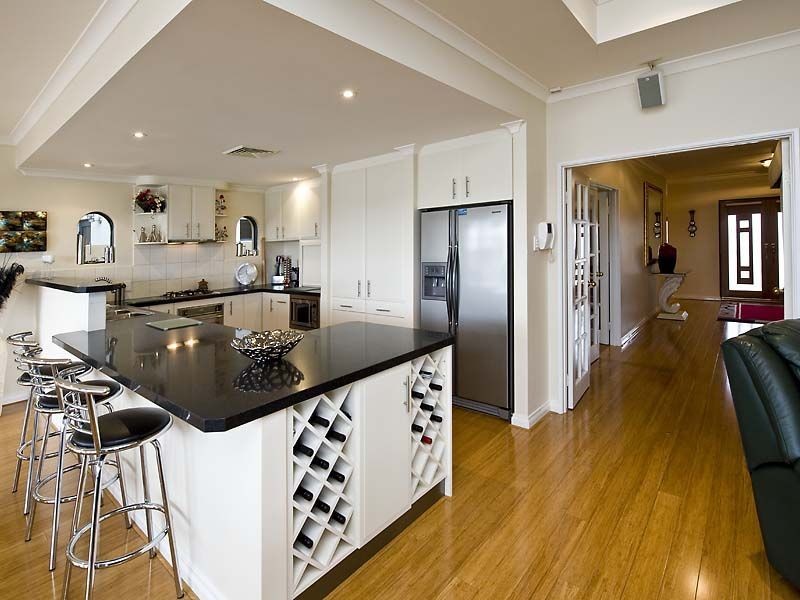 8 Syrenka Turn, Halls Head WA 6210