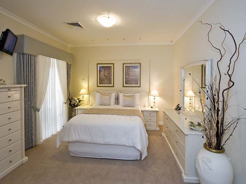 8 Syrenka Turn, Halls Head WA 6210