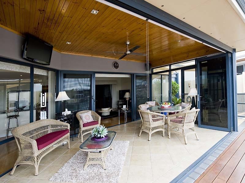 8 Syrenka Turn, Halls Head WA 6210
