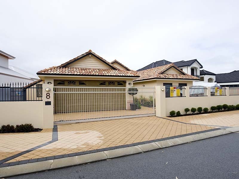 8 Syrenka Turn, Halls Head WA 6210