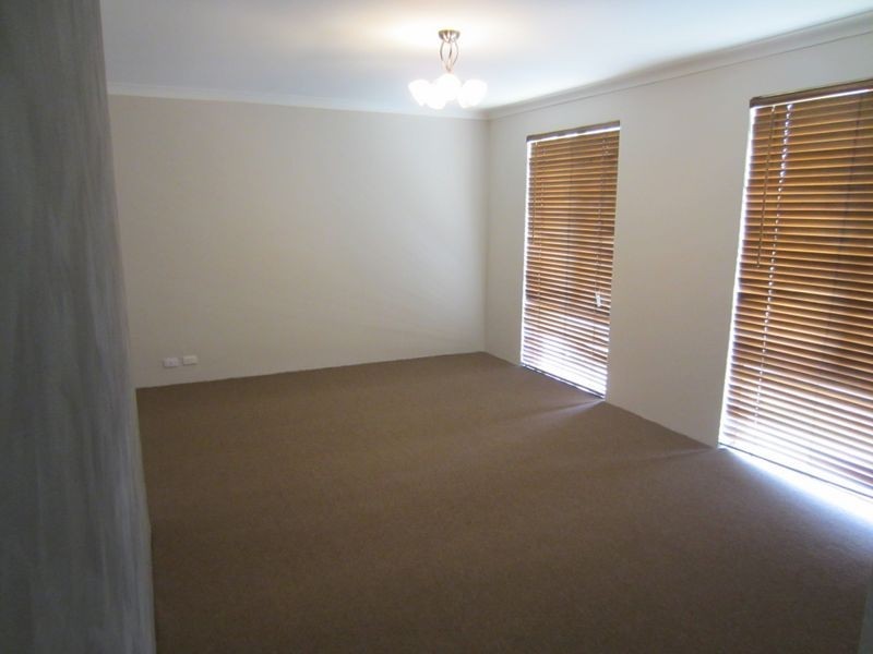 8 Allora Close, Dudley Park WA 6210