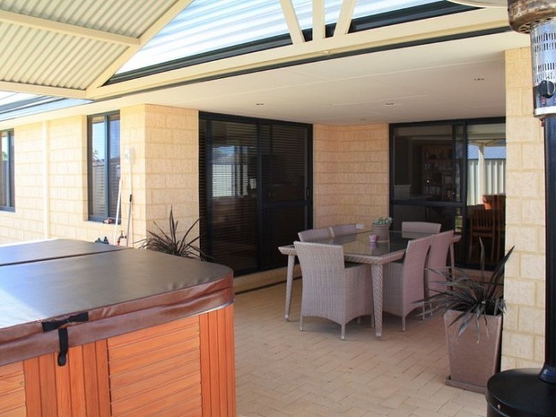 334 Pebblebeach Boulevard, Meadow Springs WA 6210