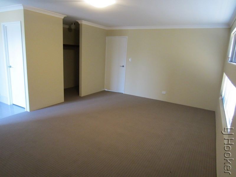 25 St Pierre Loop, Meadow Springs WA 6210