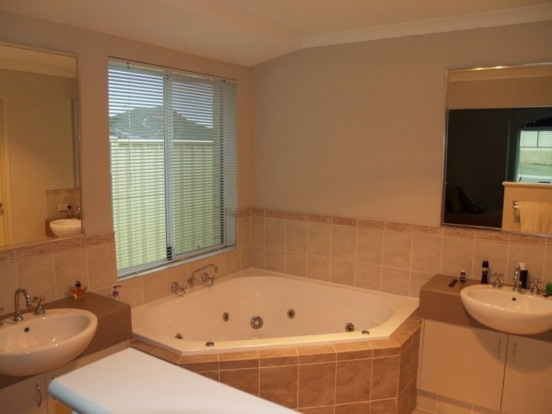 1 Balicup Way, Parklands WA 6180