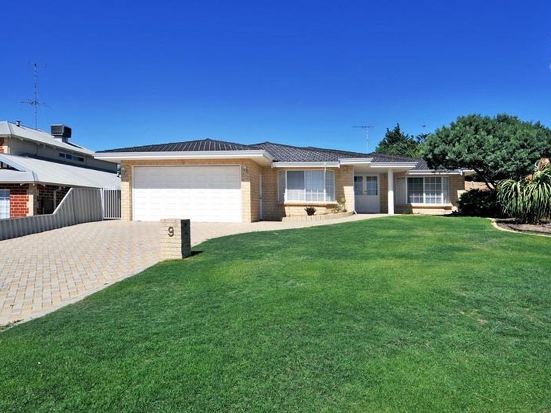 9 Neptune Place, Halls Head WA 6210