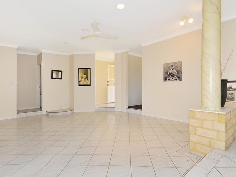 9 Neptune Place, Halls Head WA 6210