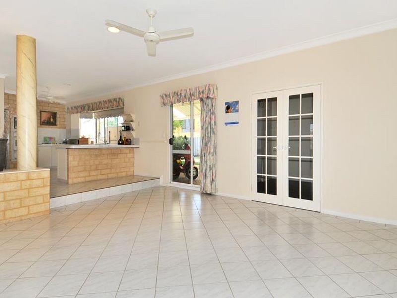 9 Neptune Place, Halls Head WA 6210