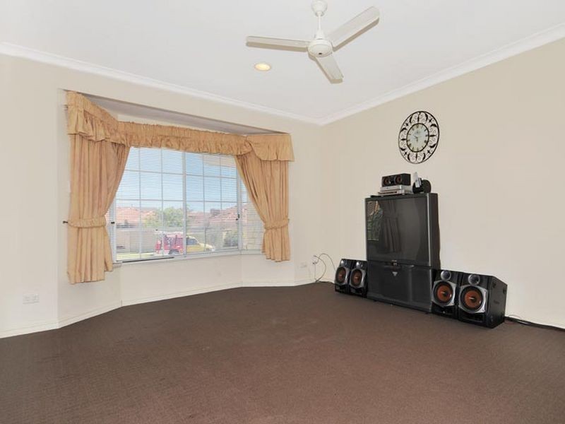 9 Neptune Place, Halls Head WA 6210