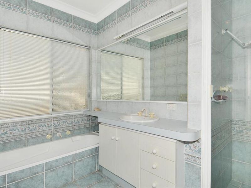 9 Neptune Place, Halls Head WA 6210