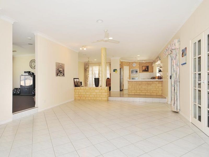 9 Neptune Place, Halls Head WA 6210