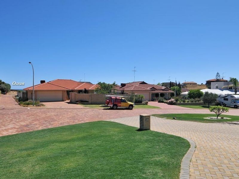 9 Neptune Place, Halls Head WA 6210