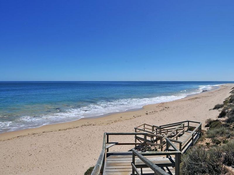 9 Neptune Place, Halls Head WA 6210