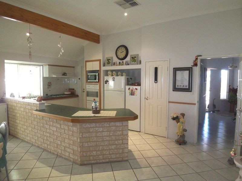 15 Pinegrove Vista, Meadow Springs WA 6210