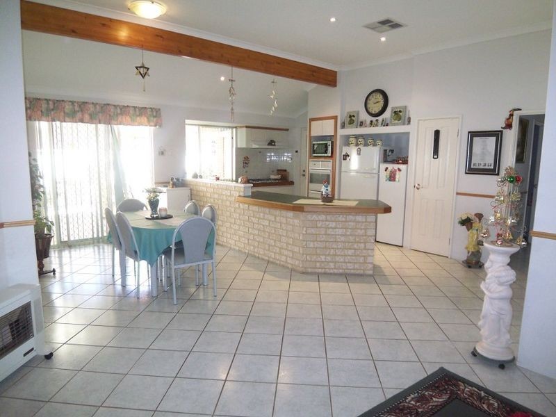 15 Pinegrove Vista, Meadow Springs WA 6210