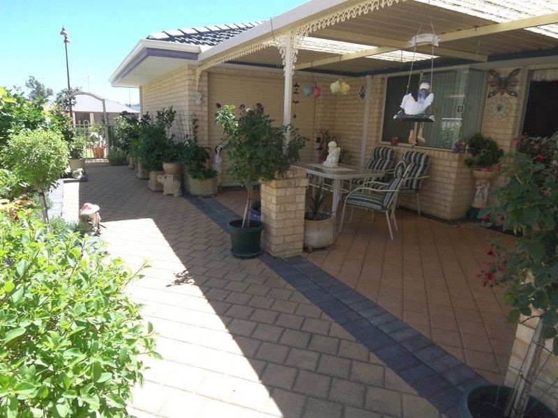 15 Pinegrove Vista, Meadow Springs WA 6210