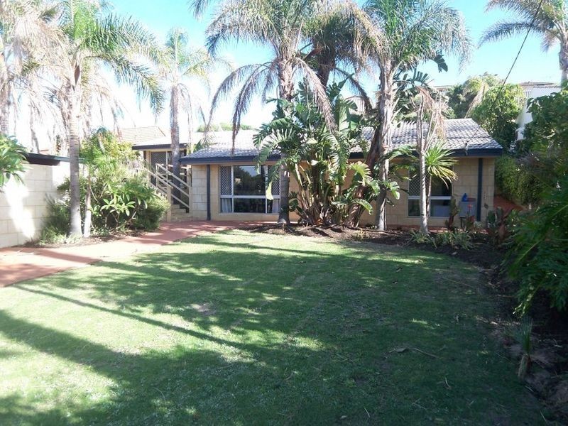 100 Janis Street, Halls Head WA 6210