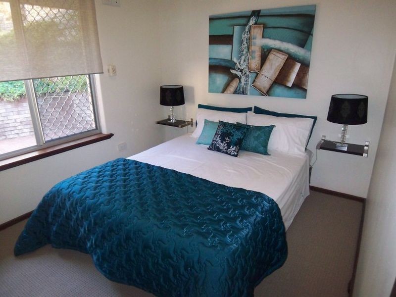 100 Janis Street, Halls Head WA 6210