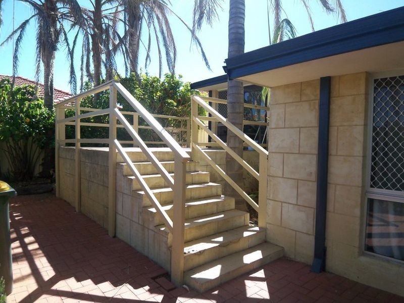 100 Janis Street, Halls Head WA 6210