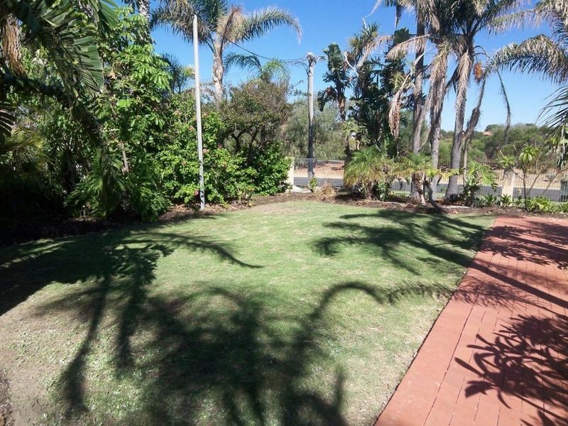 100 Janis Street, Halls Head WA 6210