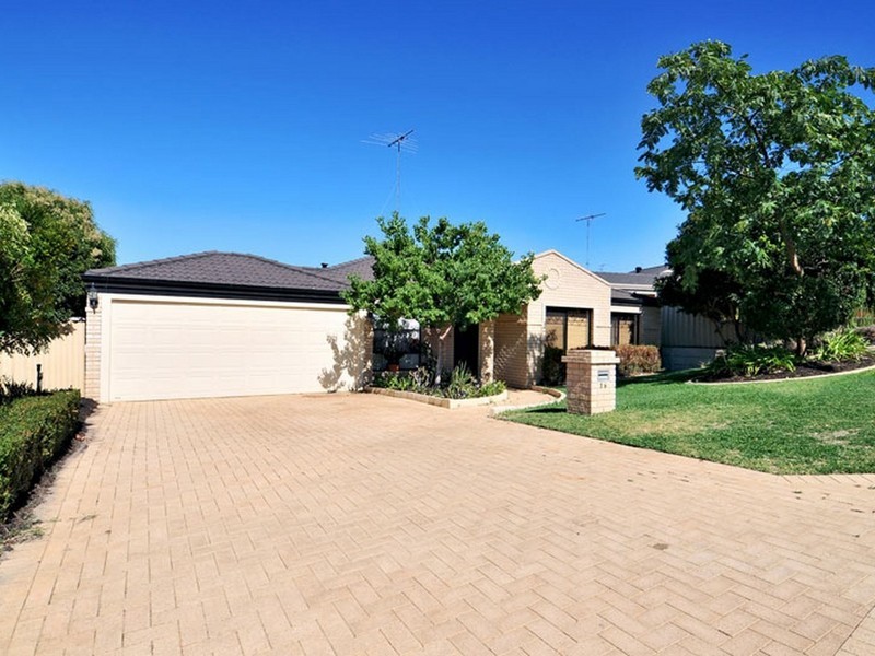 16 Lambourne Place, Halls Head WA 6210