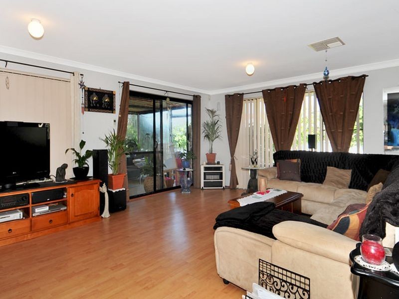16 Lambourne Place, Halls Head WA 6210