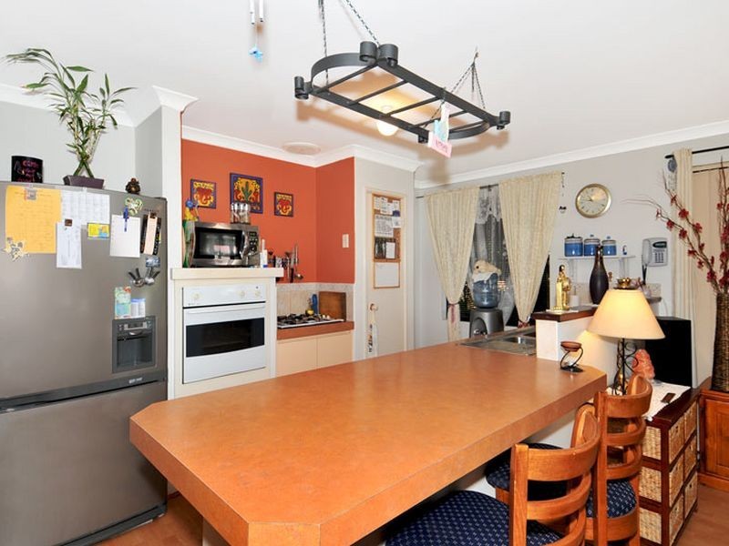 16 Lambourne Place, Halls Head WA 6210