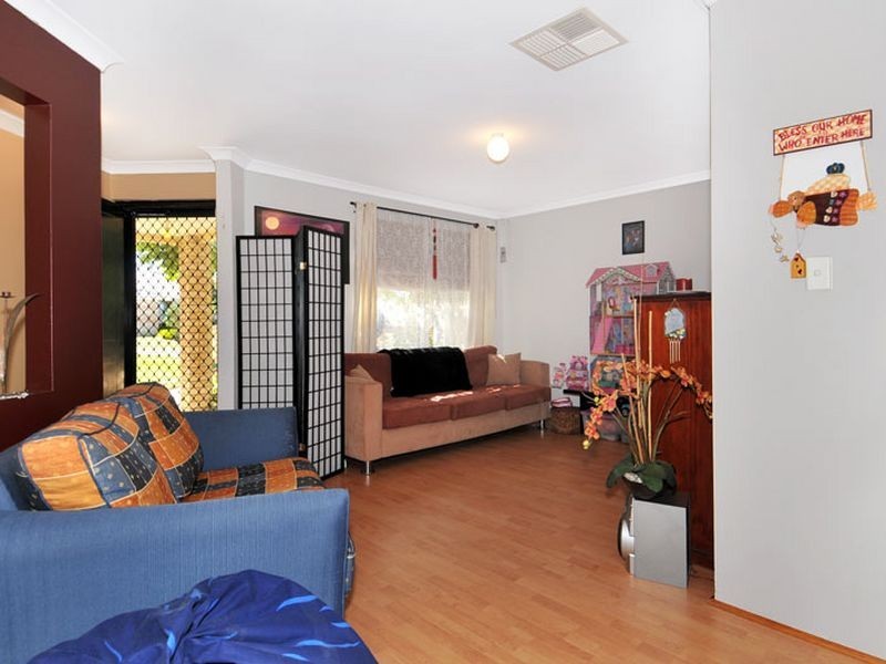 16 Lambourne Place, Halls Head WA 6210