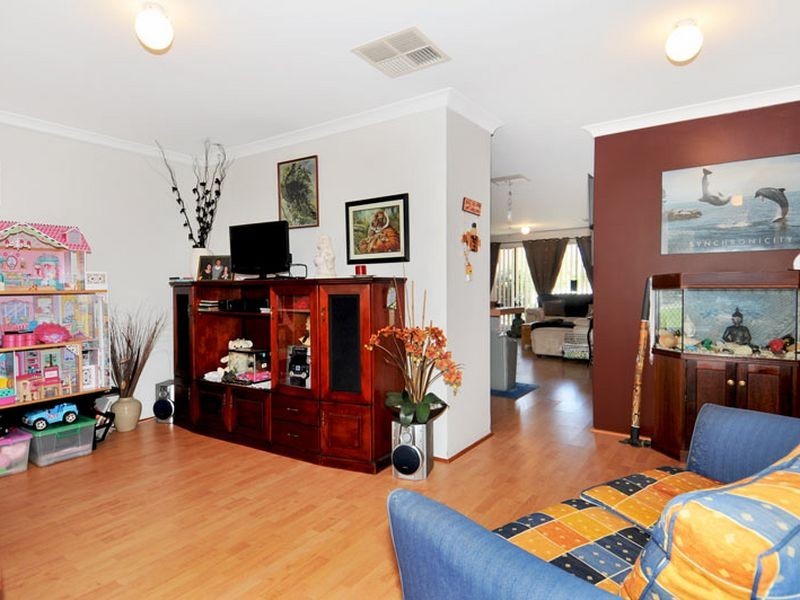 16 Lambourne Place, Halls Head WA 6210