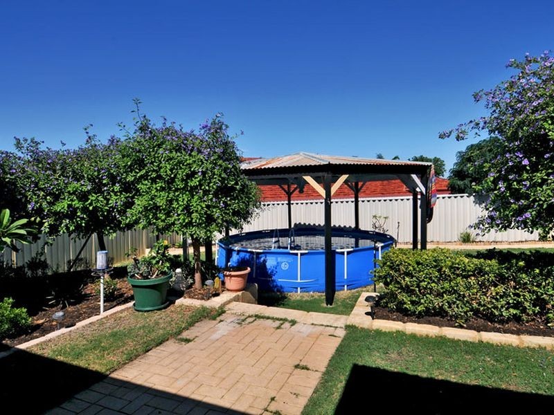 16 Lambourne Place, Halls Head WA 6210