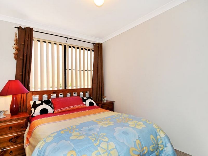 16 Lambourne Place, Halls Head WA 6210
