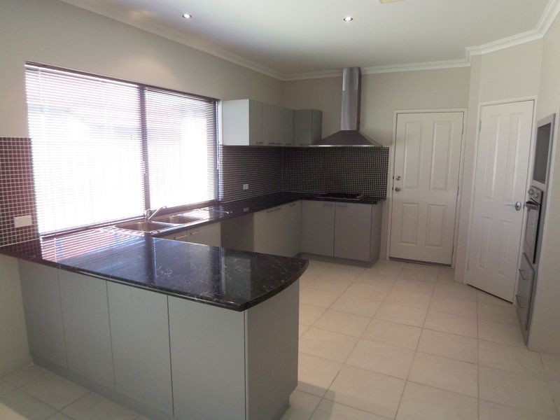 20 Lord Hobart Drive, Madora Bay WA 6210