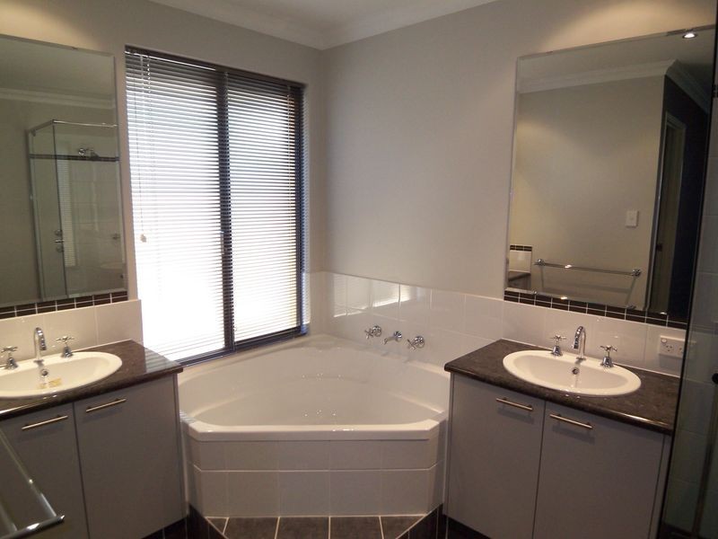 20 Lord Hobart Drive, Madora Bay WA 6210