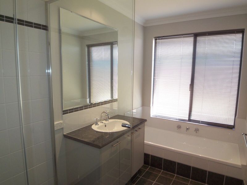 20 Lord Hobart Drive, Madora Bay WA 6210