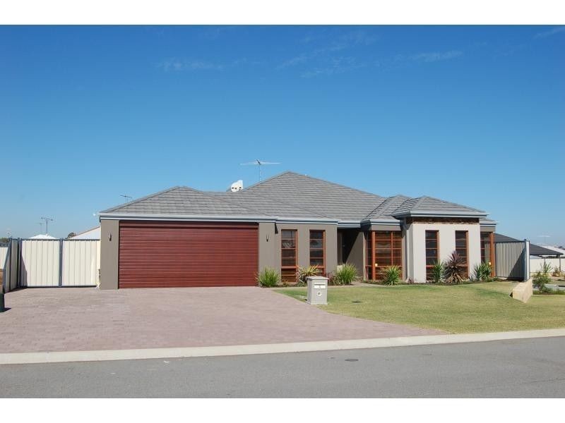 2 Emerald Pass, Meadow Springs WA 6210