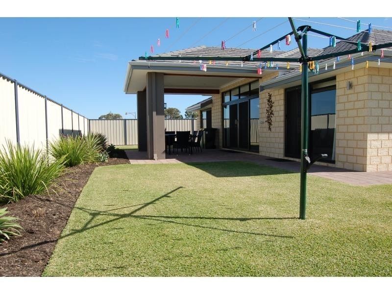 2 Emerald Pass, Meadow Springs WA 6210