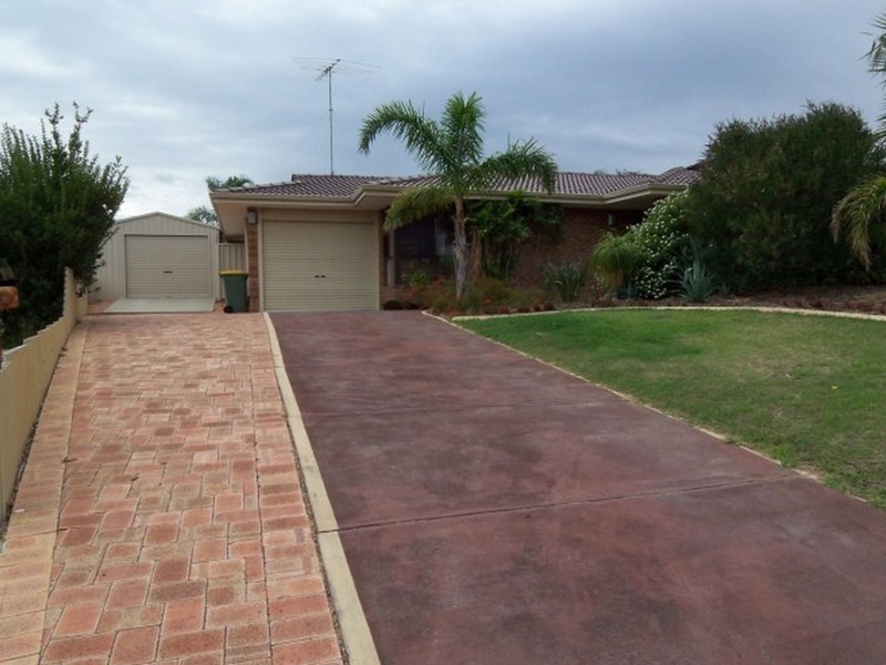 26 Oaklands Avenue, Halls Head WA 6210